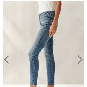 3/$30 LUCKY BRAND MID RISE AVA  SUPER. SKINNY JEAN
